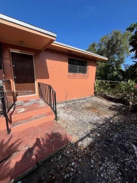 Recently Rented: $2,500 (3 beds, 1 baths, 1485 Square Feet)