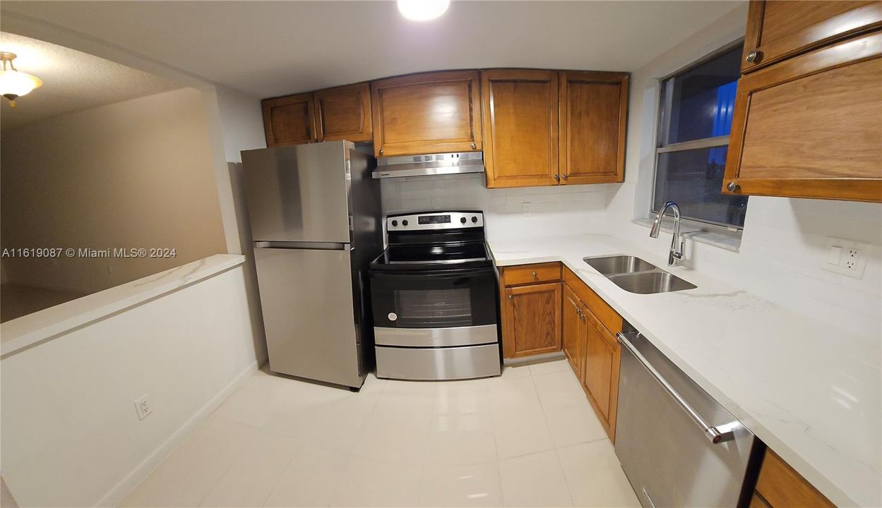 For Rent: $1,550 (1 beds, 1 baths, 720 Square Feet)