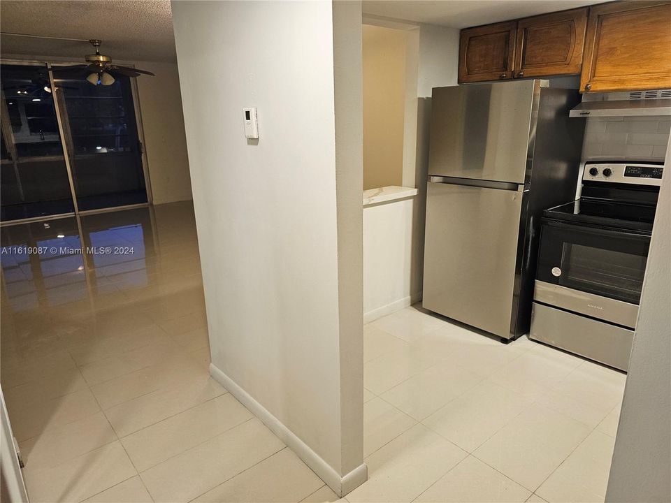 For Rent: $1,550 (1 beds, 1 baths, 720 Square Feet)