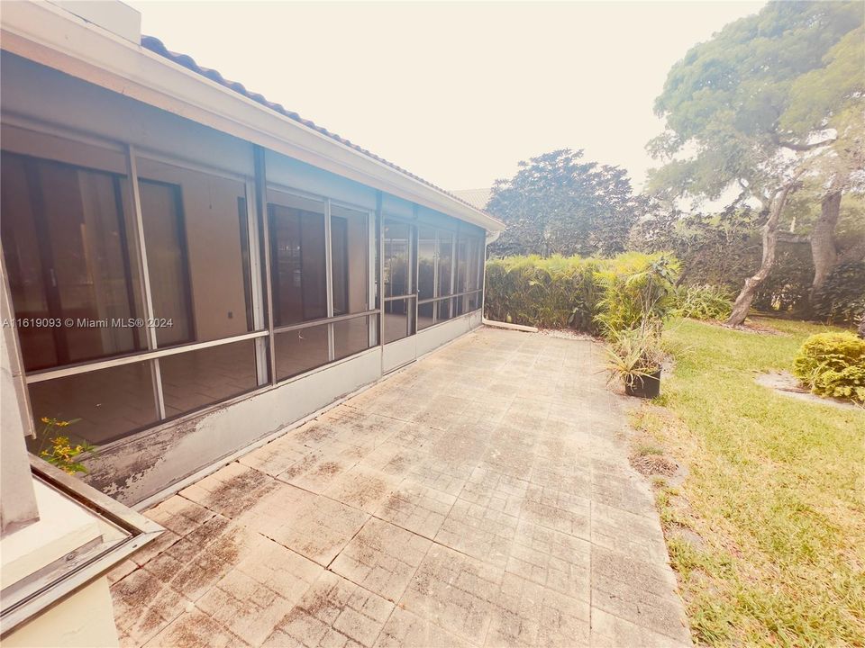 Vendido Recientemente: $389,900 (3 camas, 2 baños, 1818 Pies cuadrados)