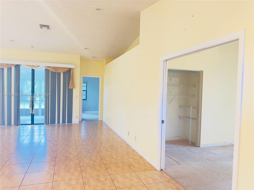 Vendido Recientemente: $389,900 (3 camas, 2 baños, 1818 Pies cuadrados)