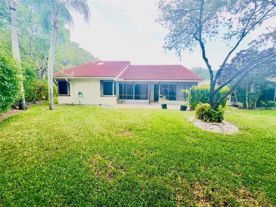 Vendido Recientemente: $389,900 (3 camas, 2 baños, 1818 Pies cuadrados)