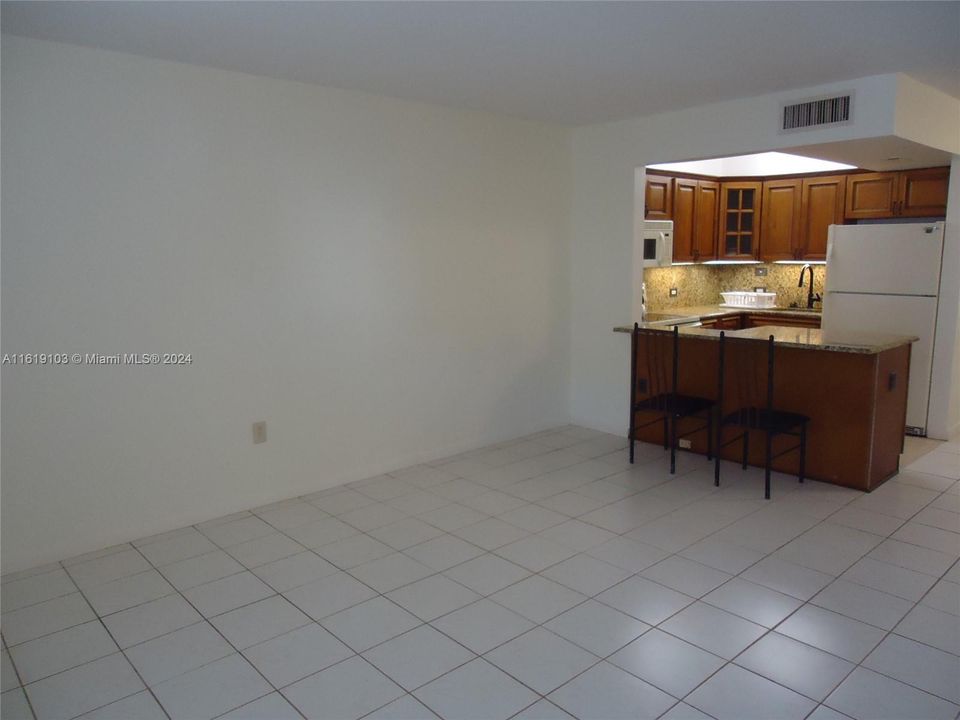 Recently Rented: $1,800 (1 beds, 1 baths, 692 Square Feet)