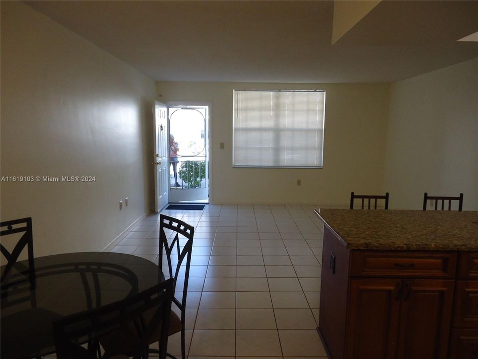 Recently Rented: $1,800 (1 beds, 1 baths, 692 Square Feet)