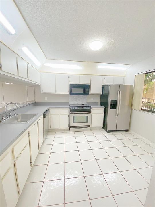 For Rent: $2,300 (2 beds, 2 baths, 1350 Square Feet)