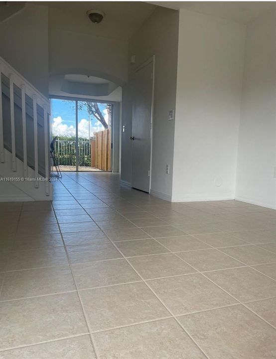 Recently Rented: $2,850 (2 beds, 2 baths, 1050 Square Feet)