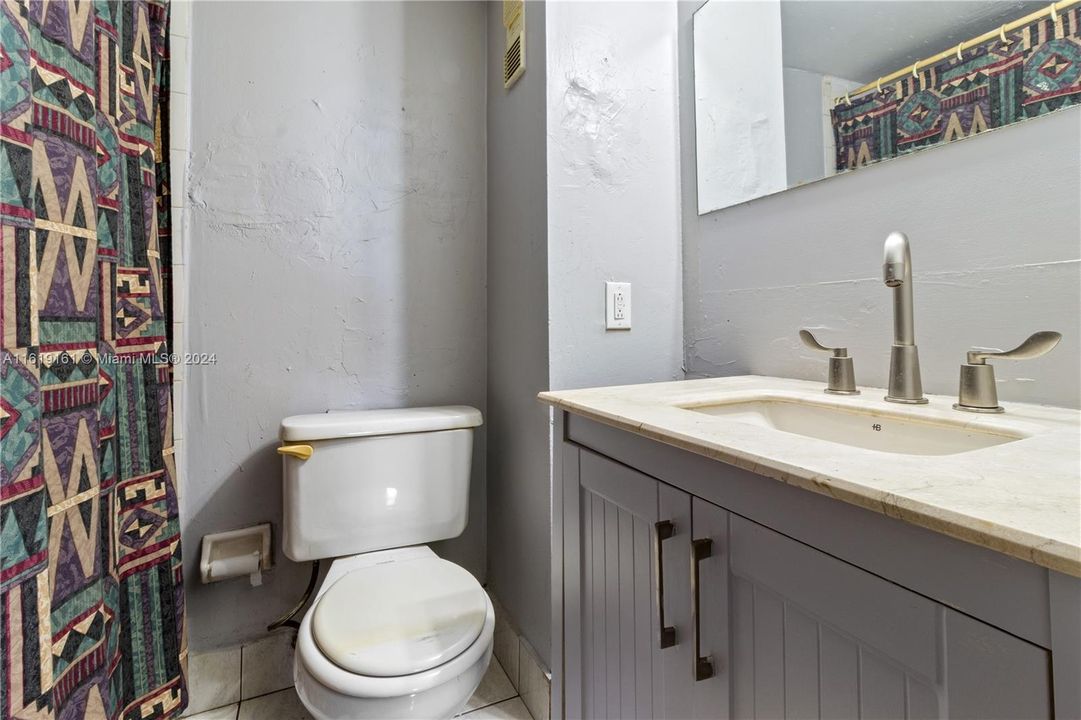 For Sale: $290,000 (2 beds, 2 baths, 945 Square Feet)