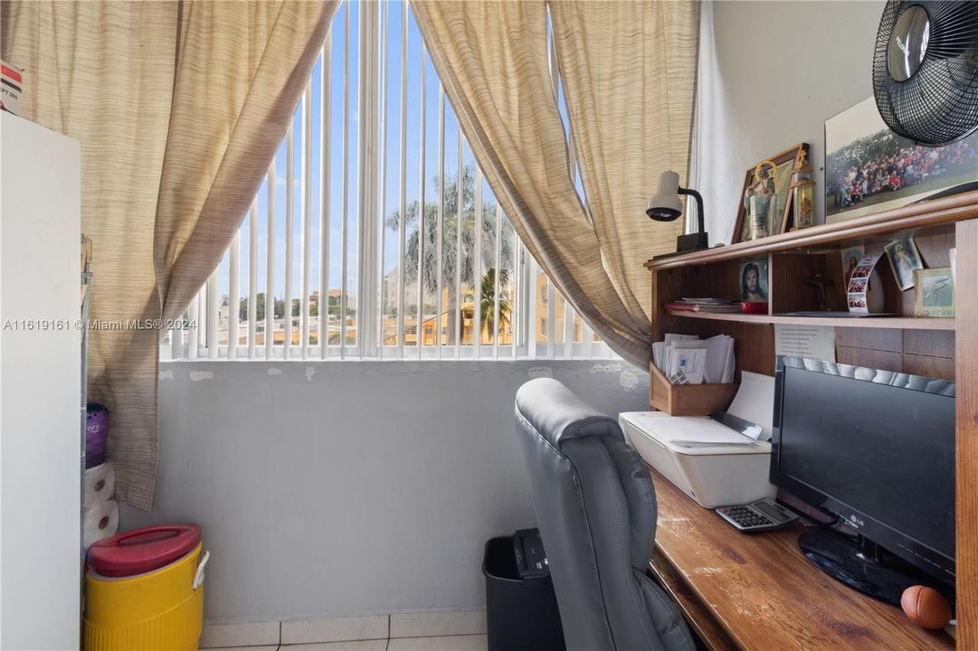 For Sale: $290,000 (2 beds, 2 baths, 945 Square Feet)