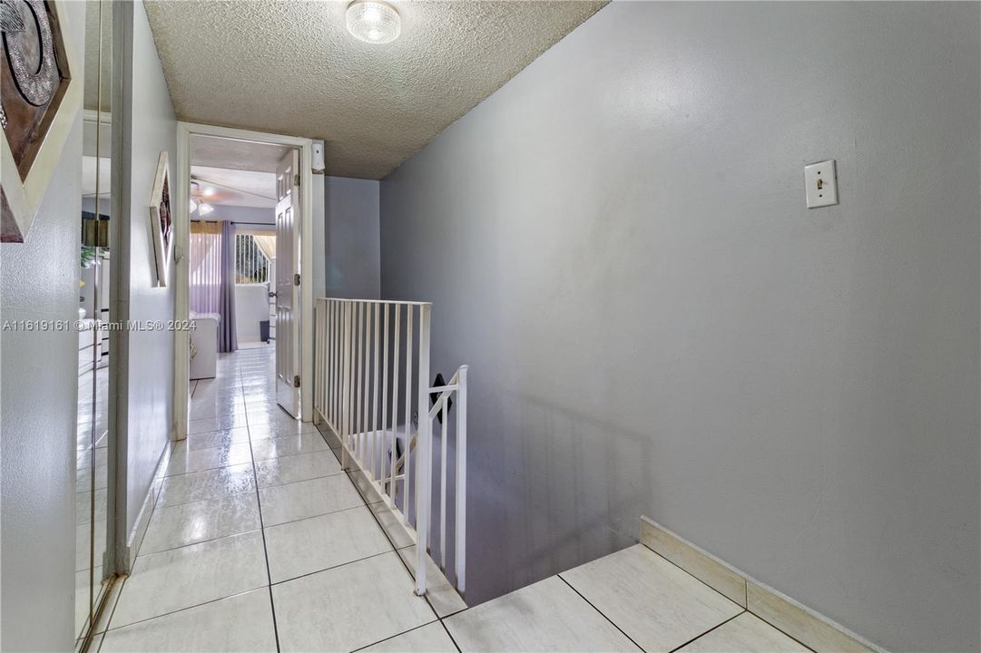 For Sale: $290,000 (2 beds, 2 baths, 945 Square Feet)