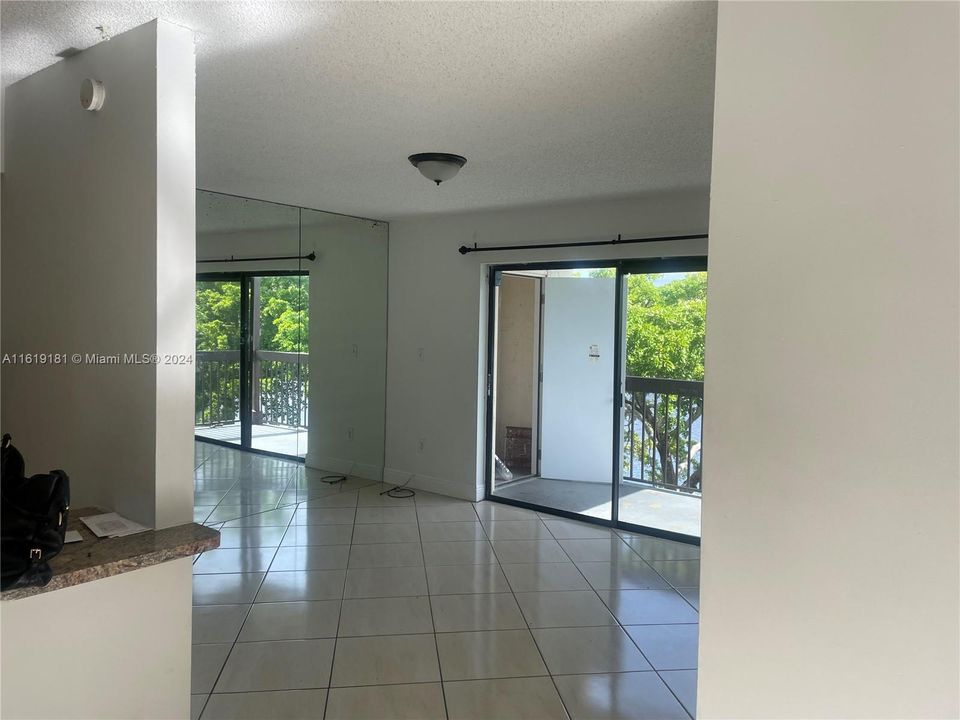 Vendido Recientemente: $199,000 (2 camas, 2 baños, 816 Pies cuadrados)