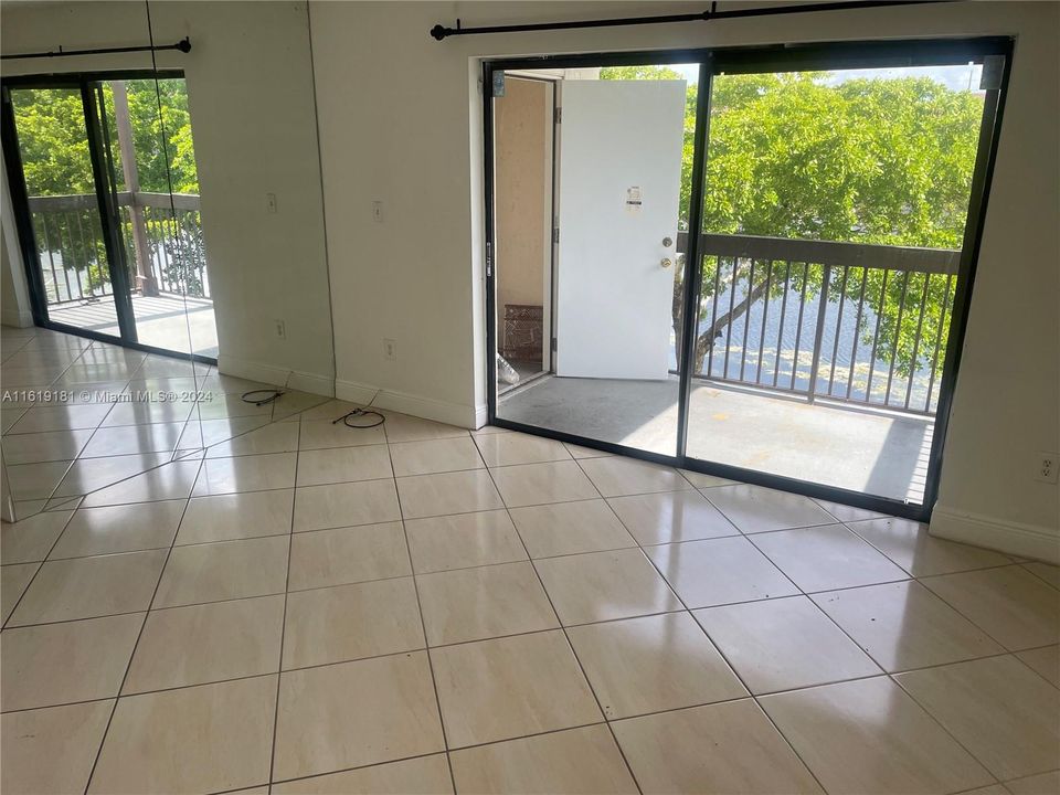 Vendido Recientemente: $199,000 (2 camas, 2 baños, 816 Pies cuadrados)