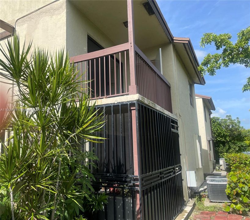 Vendido Recientemente: $199,000 (2 camas, 2 baños, 816 Pies cuadrados)