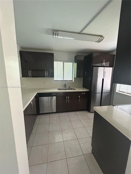 For Rent: $2,450 (2 beds, 2 baths, 1231 Square Feet)