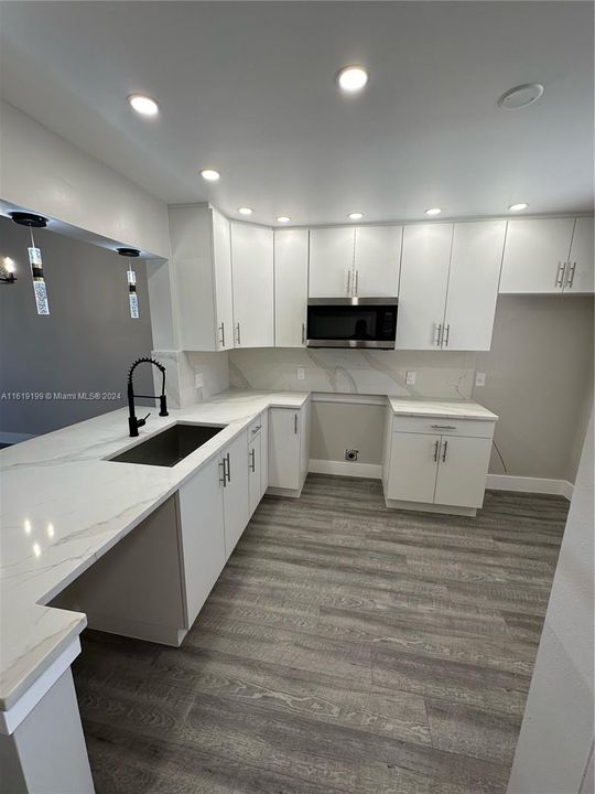 Recently Rented: $2,020 (1 beds, 1 baths, 895 Square Feet)