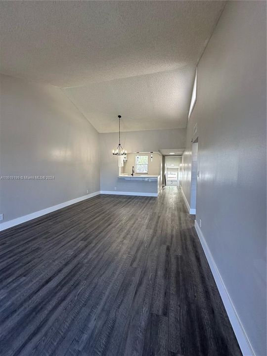 Recently Rented: $2,020 (1 beds, 1 baths, 895 Square Feet)