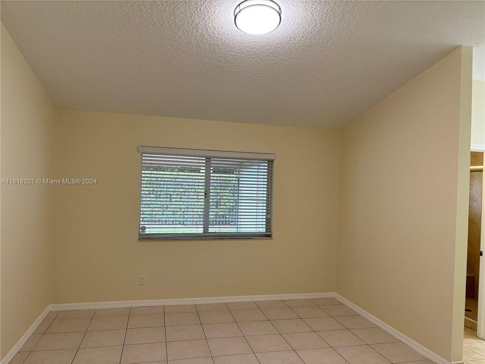 Recently Sold: $454,000 (3 beds, 2 baths, 1204 Square Feet)