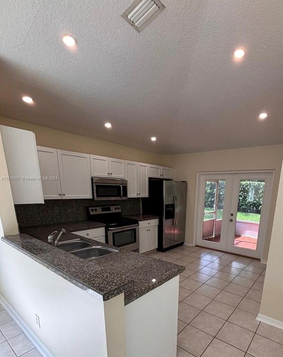 Recently Sold: $454,000 (3 beds, 2 baths, 1204 Square Feet)