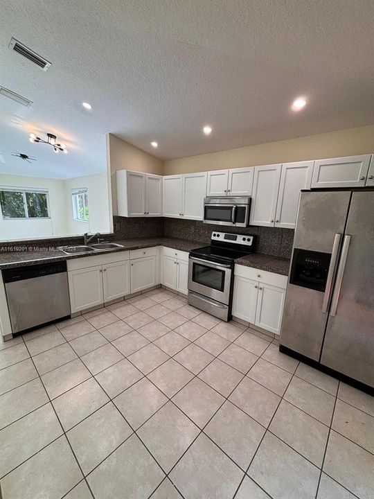 Recently Sold: $454,000 (3 beds, 2 baths, 1204 Square Feet)