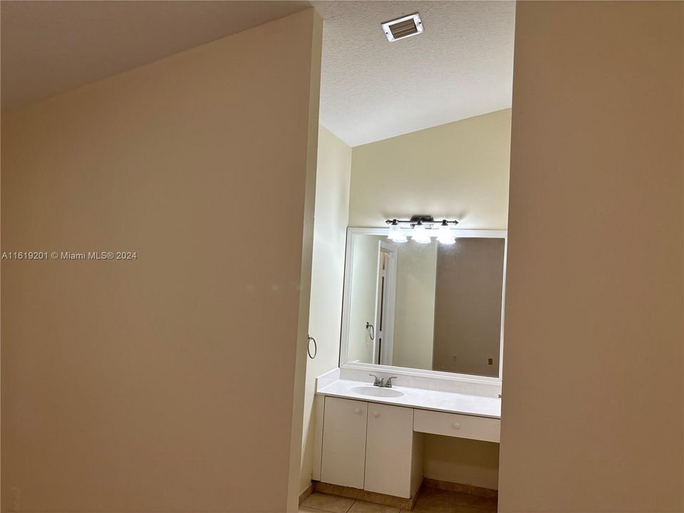 Recently Sold: $454,000 (3 beds, 2 baths, 1204 Square Feet)