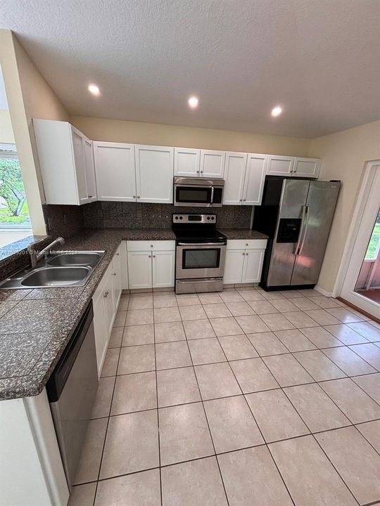 Recently Sold: $454,000 (3 beds, 2 baths, 1204 Square Feet)