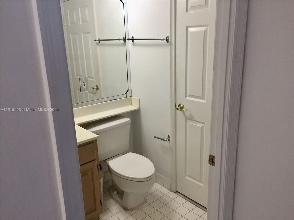 Recently Rented: $3,000 (2 beds, 2 baths, 910 Square Feet)