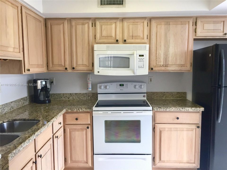 Recently Rented: $3,000 (2 beds, 2 baths, 910 Square Feet)