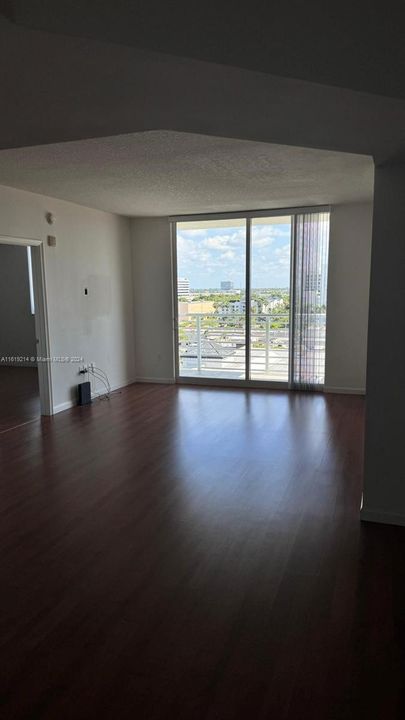 Recently Rented: $2,750 (2 beds, 2 baths, 1061 Square Feet)