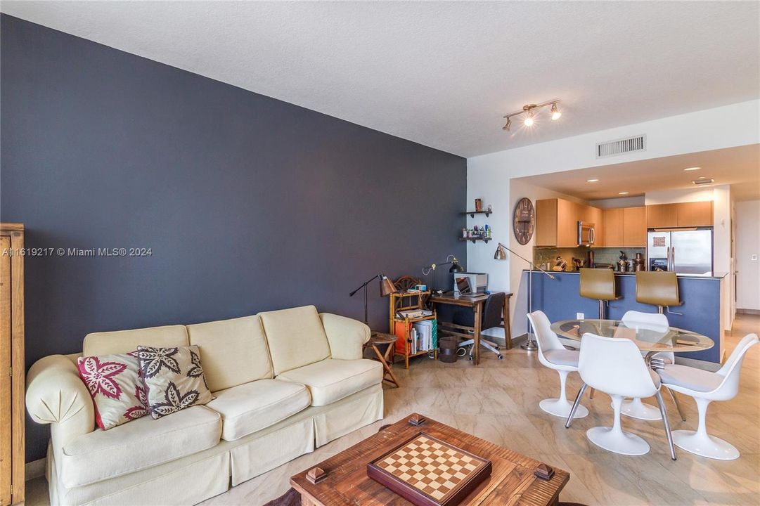 Recently Rented: $2,900 (1 beds, 1 baths, 945 Square Feet)