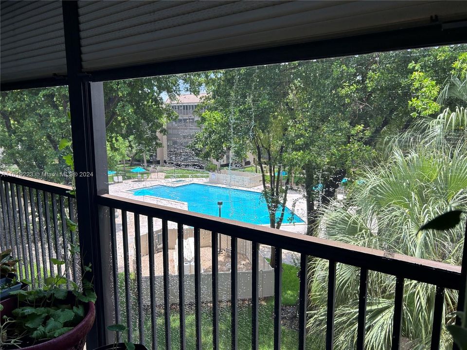 Recently Sold: $325,000 (2 beds, 2 baths, 1383 Square Feet)