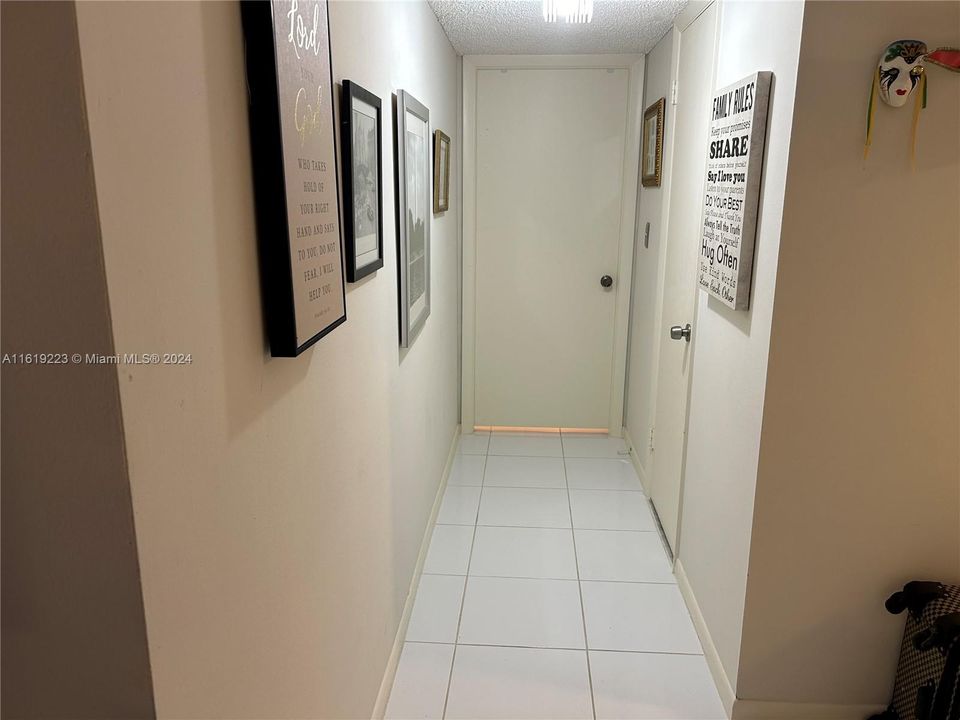 Recently Sold: $325,000 (2 beds, 2 baths, 1383 Square Feet)