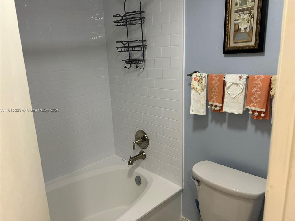 Recently Sold: $325,000 (2 beds, 2 baths, 1383 Square Feet)