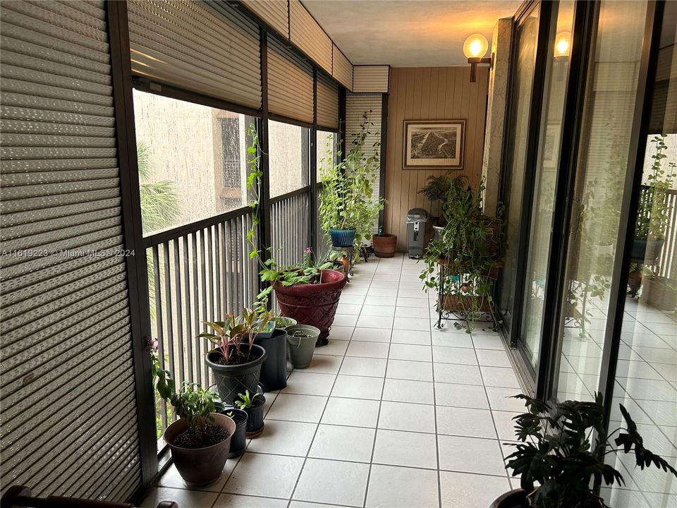 Recently Sold: $325,000 (2 beds, 2 baths, 1383 Square Feet)