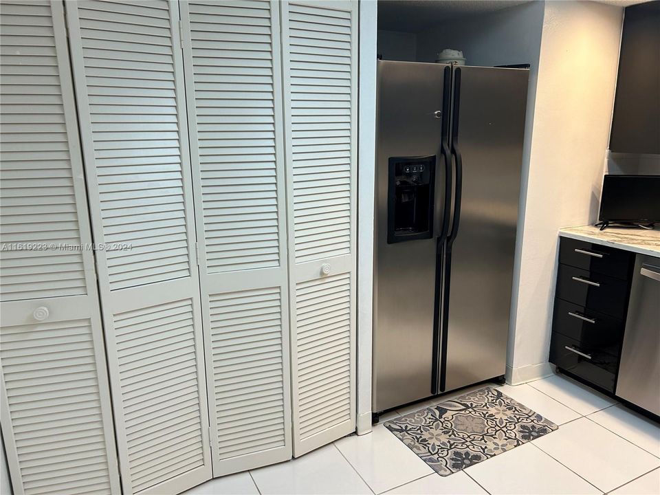 Recently Sold: $325,000 (2 beds, 2 baths, 1383 Square Feet)