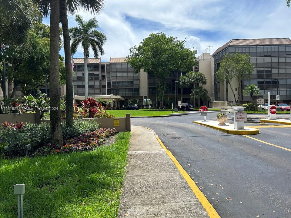 Recently Sold: $325,000 (2 beds, 2 baths, 1383 Square Feet)