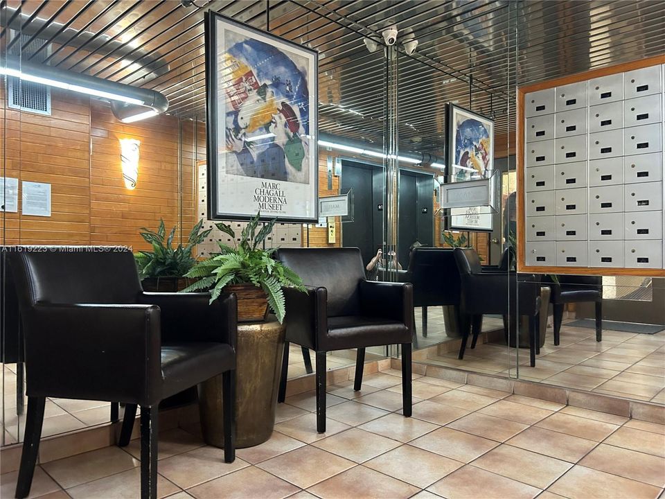 Recently Sold: $325,000 (2 beds, 2 baths, 1383 Square Feet)