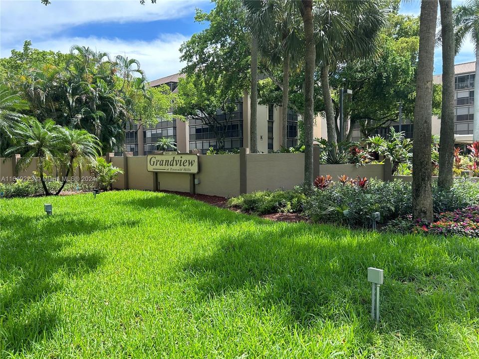 Recently Sold: $325,000 (2 beds, 2 baths, 1383 Square Feet)