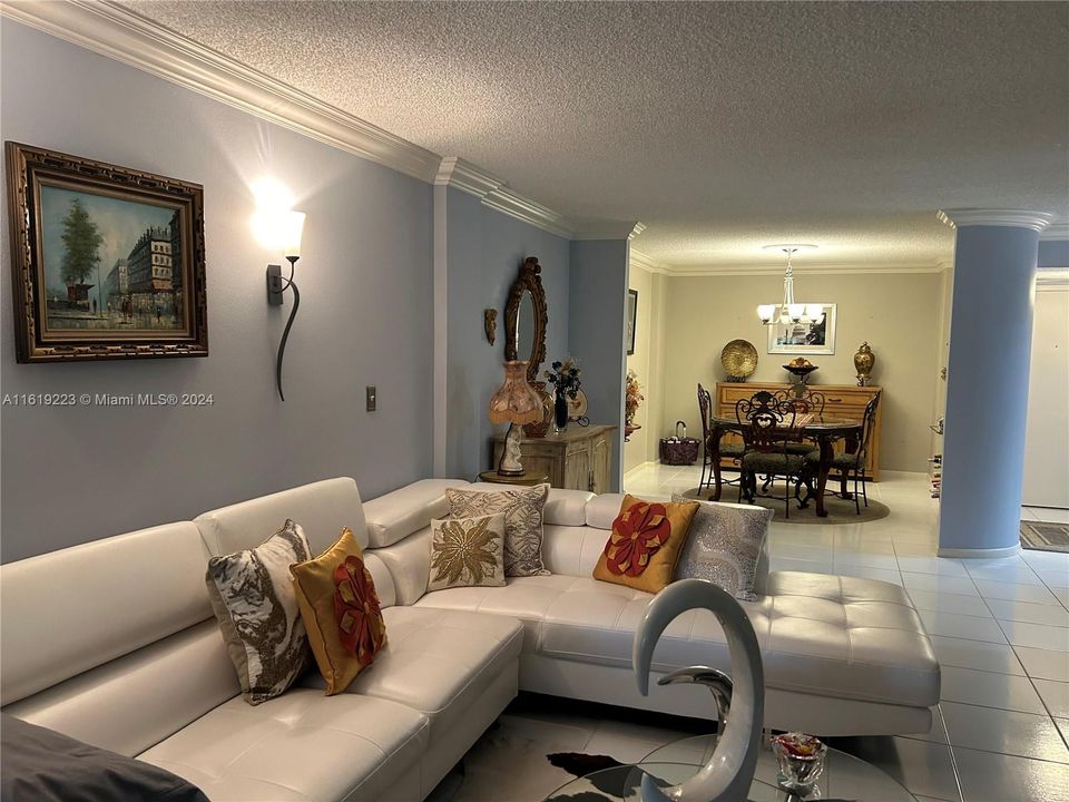 Recently Sold: $325,000 (2 beds, 2 baths, 1383 Square Feet)