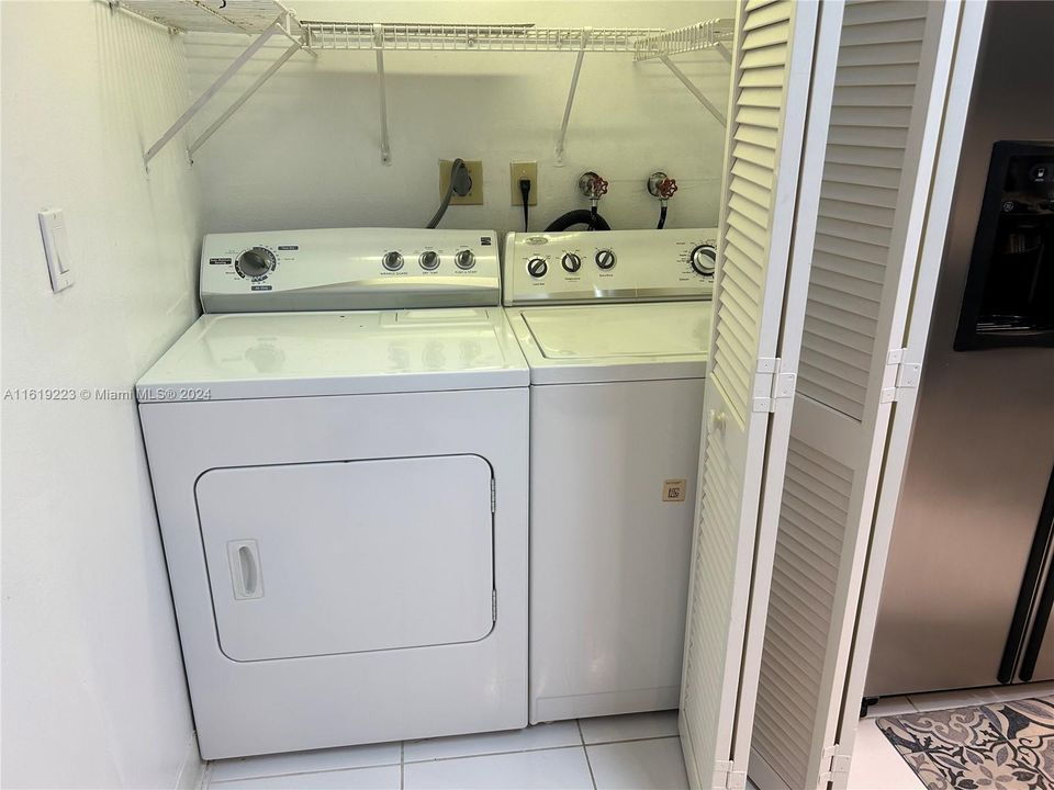 Recently Sold: $325,000 (2 beds, 2 baths, 1383 Square Feet)