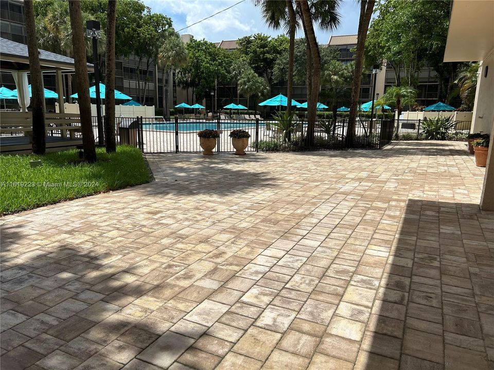 Recently Sold: $325,000 (2 beds, 2 baths, 1383 Square Feet)