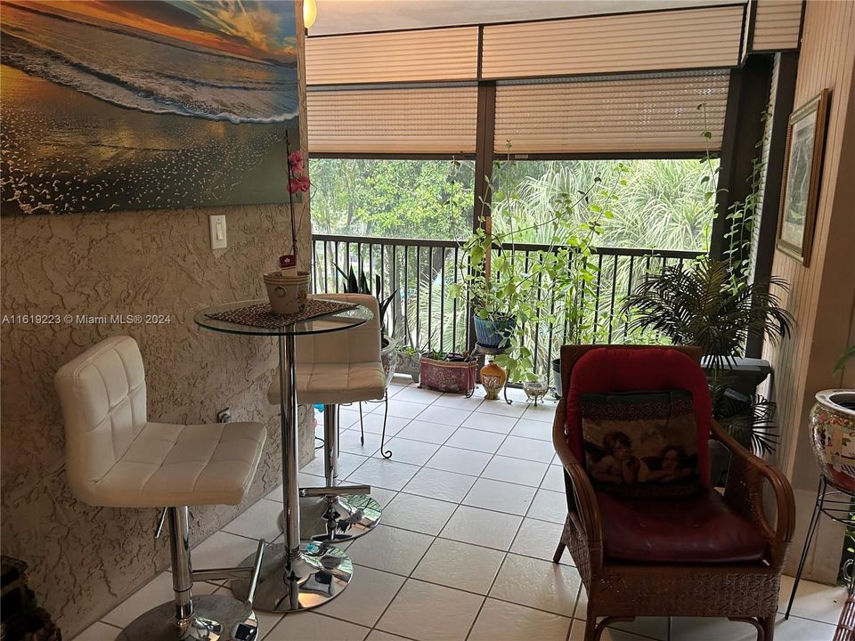 Recently Sold: $325,000 (2 beds, 2 baths, 1383 Square Feet)