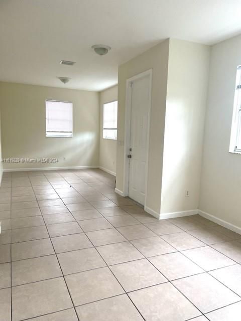 Recently Rented: $2,400 (3 beds, 2 baths, 1508 Square Feet)