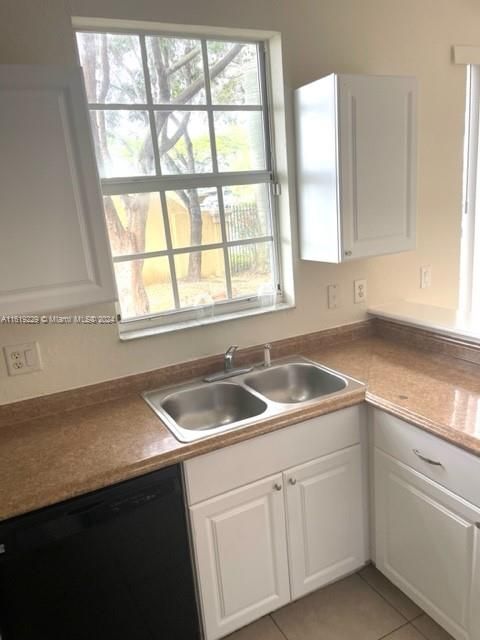 Recently Rented: $2,400 (3 beds, 2 baths, 1508 Square Feet)