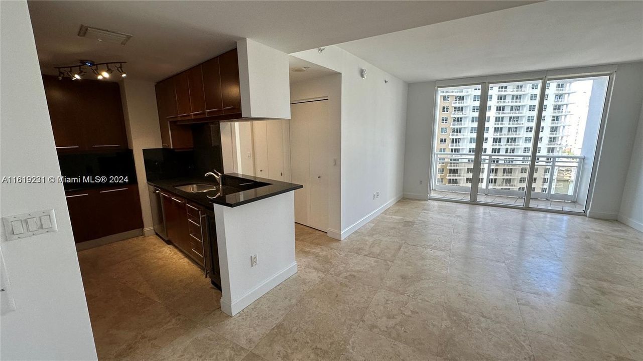 Recently Rented: $3,800 (1 beds, 1 baths, 1031 Square Feet)