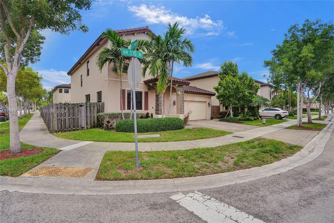 Recently Sold: $780,000 (4 beds, 3 baths, 3145 Square Feet)