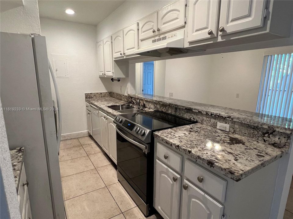 Recently Rented: $1,950 (2 beds, 2 baths, 1081 Square Feet)