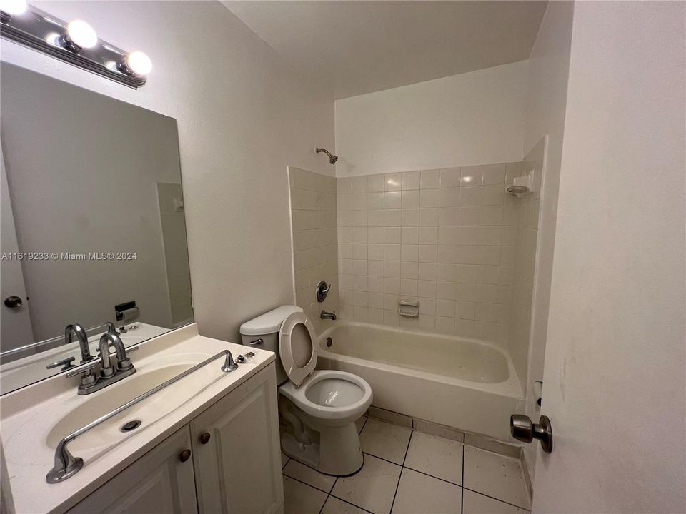 Recently Rented: $1,950 (2 beds, 2 baths, 1081 Square Feet)