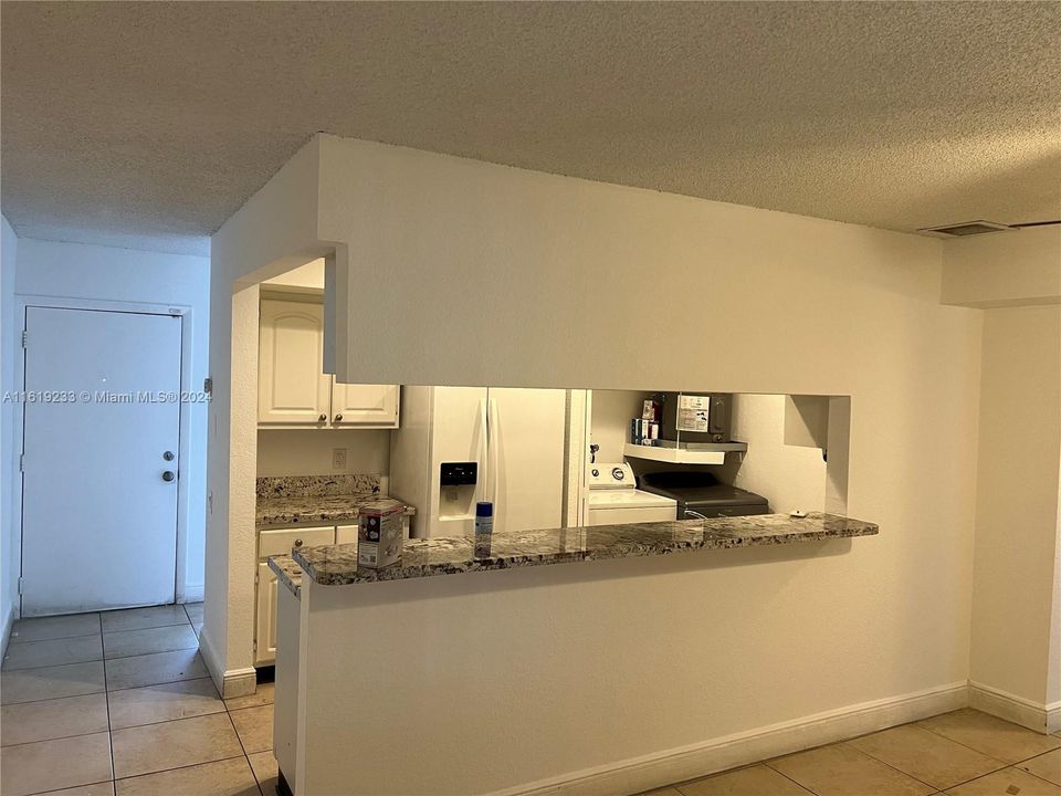 Recently Rented: $1,950 (2 beds, 2 baths, 1081 Square Feet)