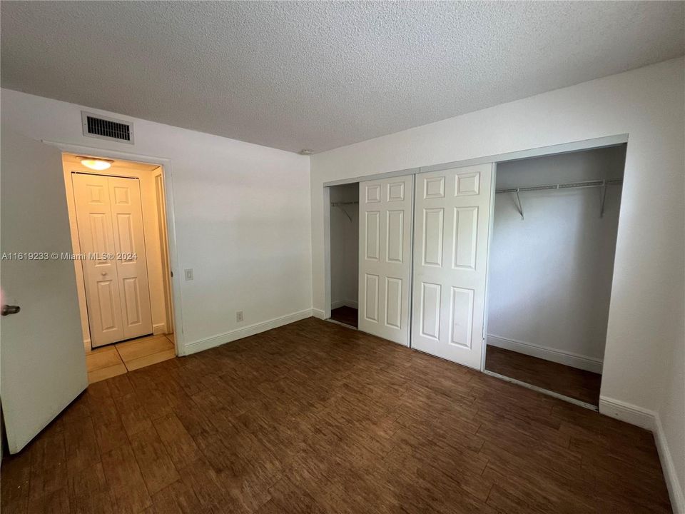 Recently Rented: $1,950 (2 beds, 2 baths, 1081 Square Feet)