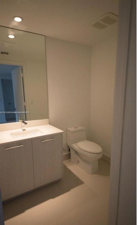 Recently Rented: $3,850 (1 beds, 1 baths, 738 Square Feet)