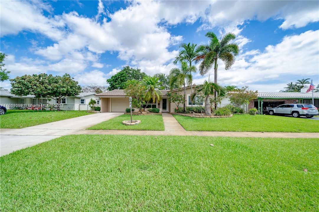 For Sale: $697,000 (3 beds, 2 baths, 1314 Square Feet)